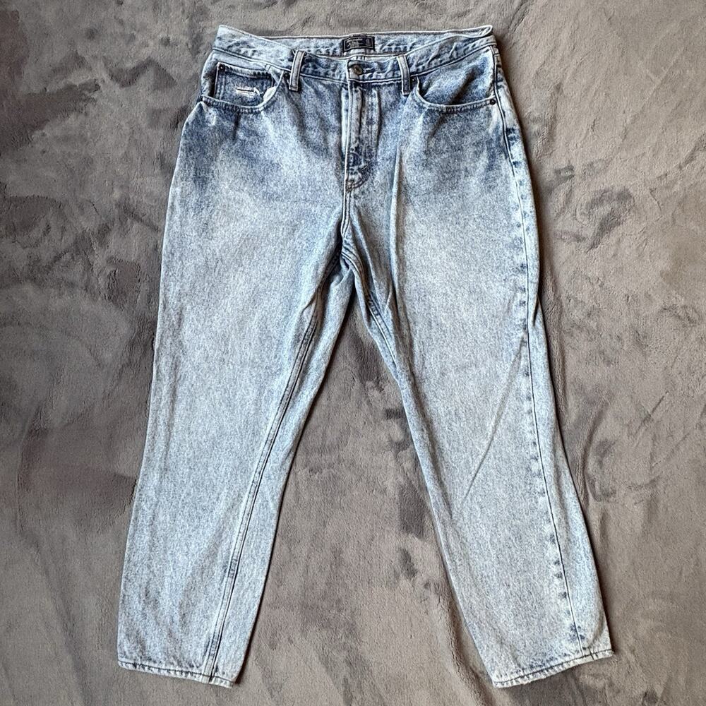 Abercrombie & Fitch Light Acid Wash Ultra High Rise Mom Jeans Size 31/12R
